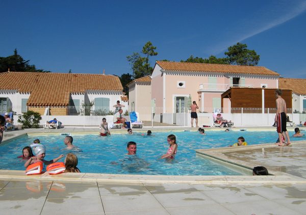 La piscine chauffée de la résidence