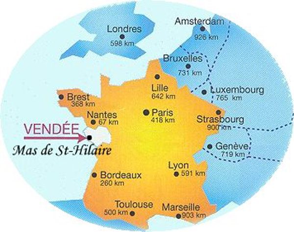 Kaart van Frankrijk met de ligging van de Vendée en Les Mas de Saint-Hilaire, met de afstanden vanaf de grote steden